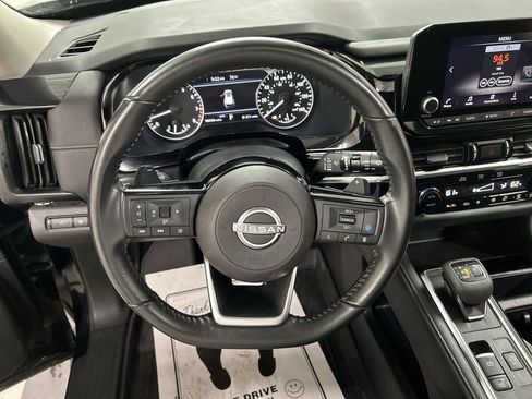 Used 2023 Nissan Pathfinder SV w/ SV Premium Package AWD/4WD image 4