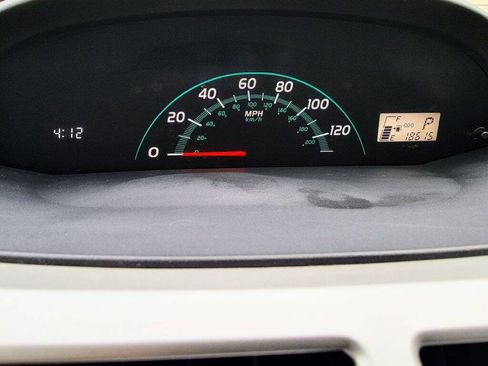 Used 2008 Toyota Yaris 2-Door Hatchback image 2