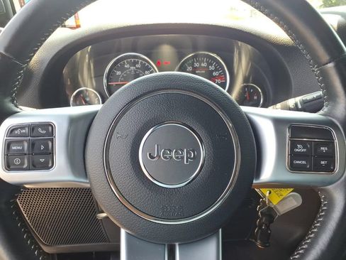 Used 2016 Jeep Wrangler Unlimited Rubicon AWD/4WD image 5