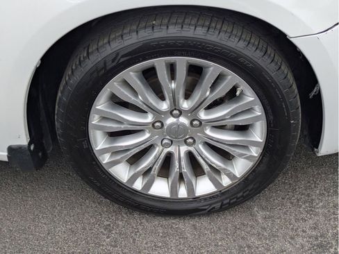 Used 2011 Chrysler 200 Limited image 27