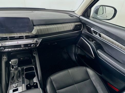 Used 2024 Kia Telluride EX w/ EX Captain's Chair Package image 20