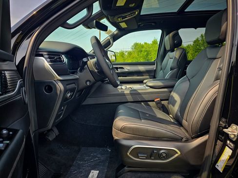 New 2026 Jeep Grand Wagoneer Limited AWD/4WD image 15