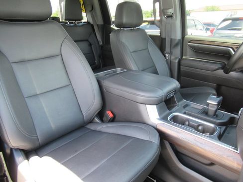 Used 2023 GMC Sierra 1500 SLT w/ SLT Premium Package AWD/4WD image 9