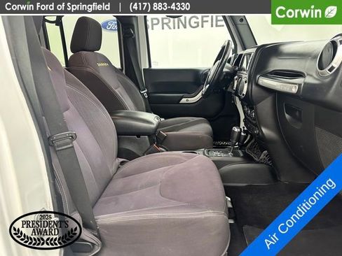 Used 2013 Jeep Wrangler Unlimited Sahara w/ Connectivity Group AWD/4WD image 10