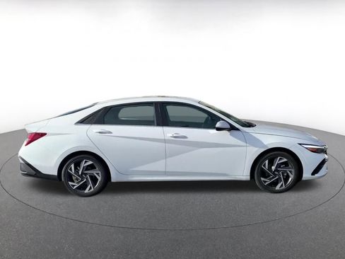 Used 2025 Hyundai Elantra SEL image 16