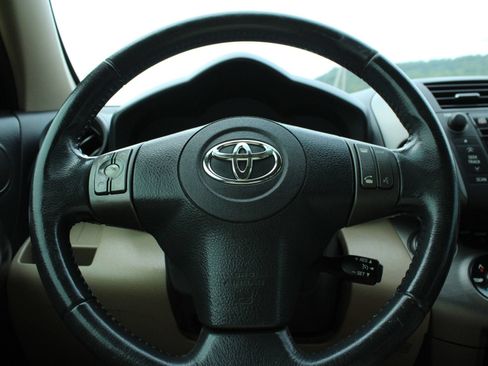 Used 2011 Toyota RAV4 Limited w/ Limited Extra Value Pkg AWD/4WD image 26