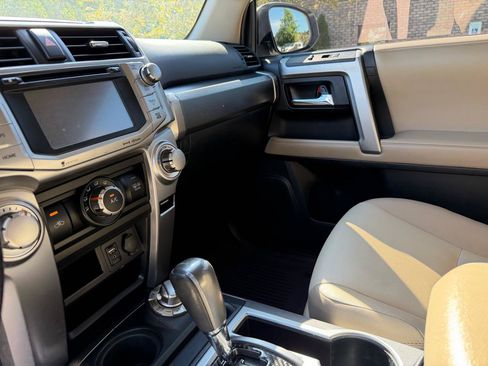 Used 2018 Toyota 4Runner SR5 Premium AWD/4WD image 10