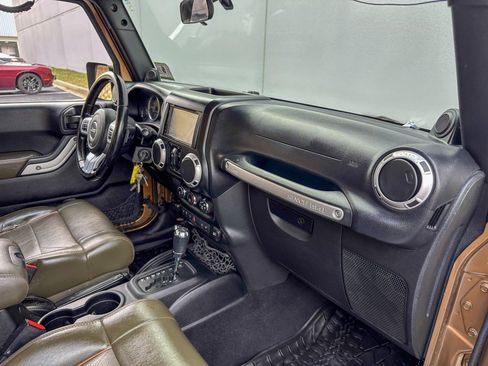 Used 2011 Jeep Wrangler Unlimited 70th Anniversary w/ Connectivity Group image 30