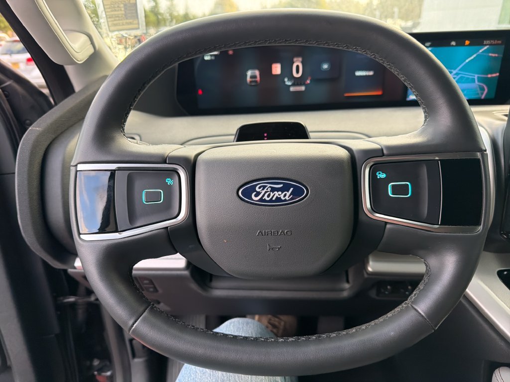 Used 2025 Ford Expedition Active AWD/4WD image 14