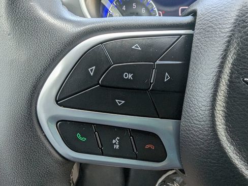 Used 2023 Chrysler Pacifica Touring-L FWD image 26