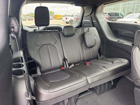 New 2027 Chrysler Pacifica Select AWD/4WD image 34