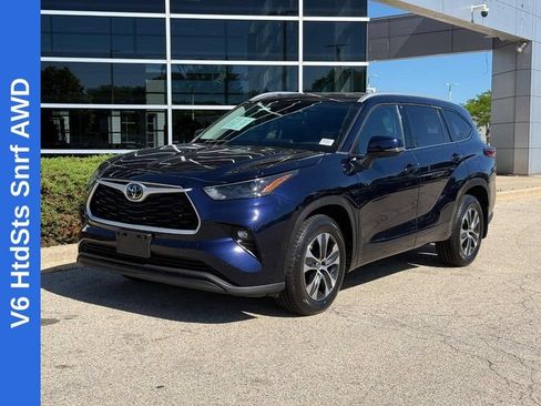 Used 2022 Toyota Highlander XLE AWD/4WD image 7
