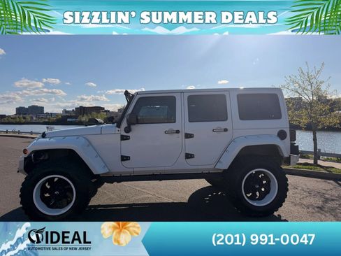 Used 2016 Jeep Wrangler Unlimited Sahara w/ Connectivity Group AWD/4WD image 5