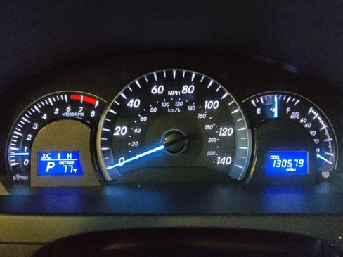 Used 2015 Toyota Camry LE FWD image 23