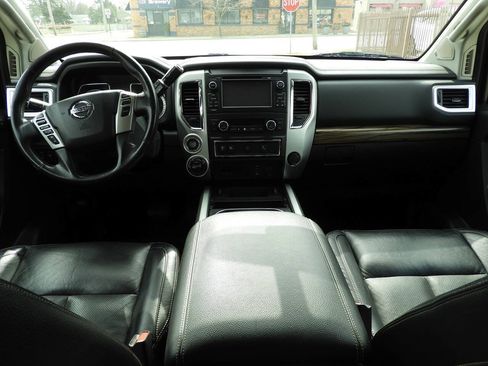 Used 2018 Nissan Titan SL w/ Chrome Package AWD/4WD image 21