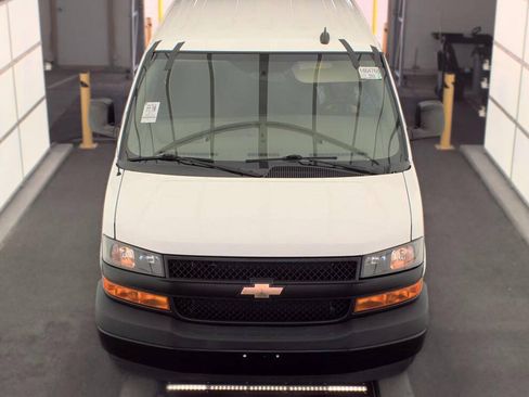 Used 2021 Chevrolet Express 2500 RWD image 7