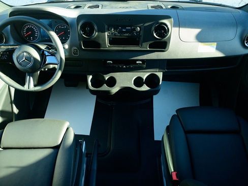 Used 2025 Mercedes-Benz Sprinter 2500 image 13