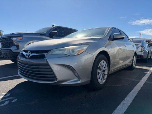 Used 2016 Toyota Camry LE image 3