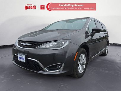 Used 2019 Chrysler Pacifica Touring-L w/ Premium Audio Group