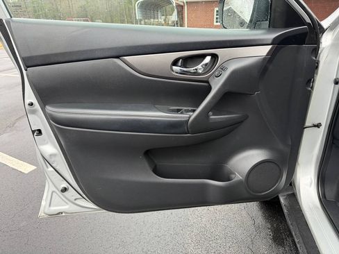 Used 2016 Nissan Rogue SV FWD image 10