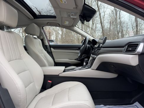 Used 2018 Honda Accord Touring image 16