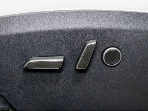 Used 2025 Tesla Model Y Long Range image 6