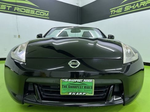 Used 2012 Nissan 370Z Touring RWD image 3