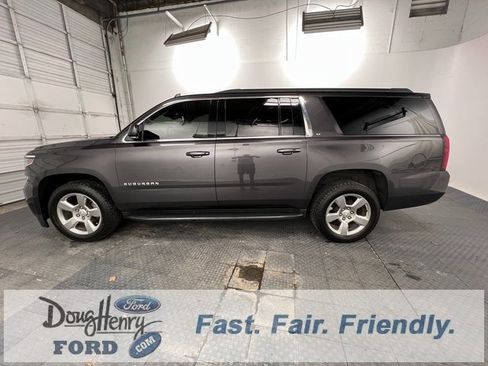 Used 2017 Chevrolet Suburban LT image 4