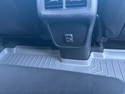 Used 2020 Chevrolet Equinox LT image 42