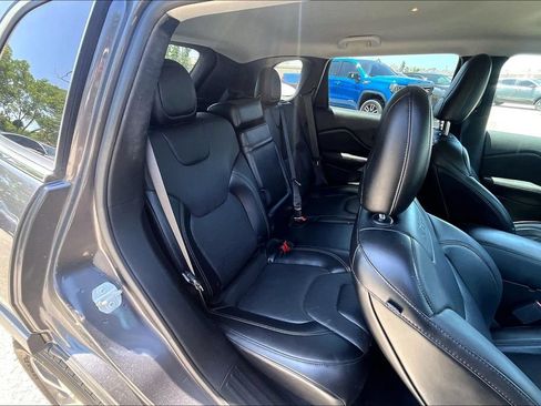 Used 2019 Jeep Cherokee Limited AWD/4WD image 34