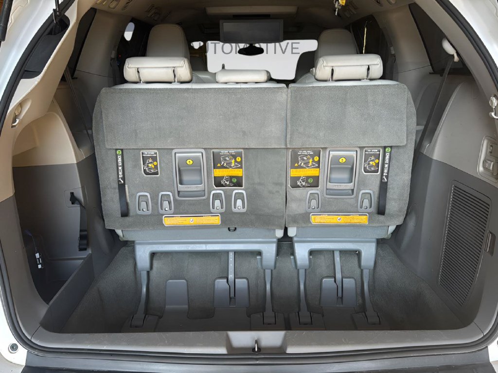 Used 2014 Toyota Sienna XLE w/ Entertainment Package FWD image 33