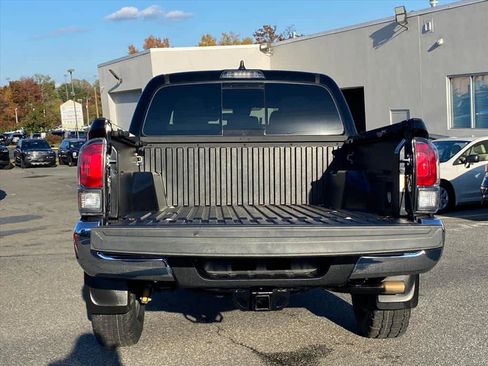 Used 2022 Toyota Tacoma TRD Off-Road image 4