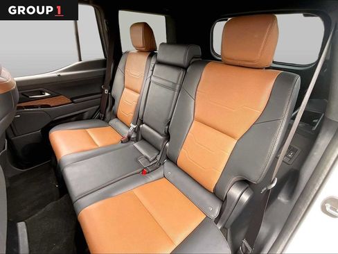Used 2025 Lexus GX 550 w/ Accessory Package (2T) AWD/4WD image 18
