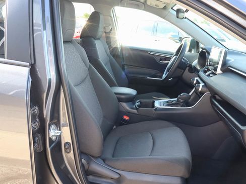 Used 2025 Toyota RAV4 XLE AWD/4WD image 22