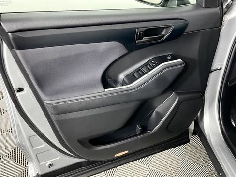 Certified 2023 Toyota Highlander L image 22