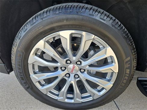 Used 2024 GMC Yukon XL Denali w/ Denali Reserve Package image 33