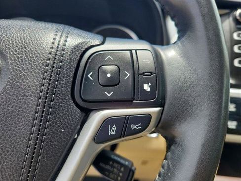 Certified 2017 Toyota Highlander XLE FWD image 27