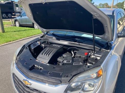 Used 2017 Chevrolet Equinox LS FWD image 13