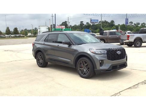 Used 2025 Ford Explorer ST-Line w/ ST-Line Street Pack AWD/4WD image 2