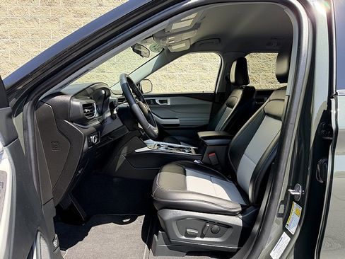 Used 2024 Ford Explorer XLT w/ Equipment Group 202A AWD/4WD image 23