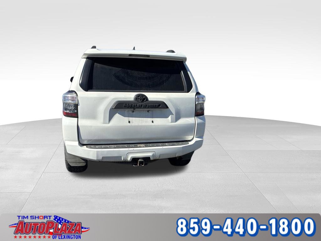 Used 2018 Toyota 4Runner SR5 AWD/4WD image 4
