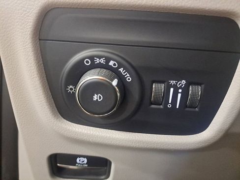 Used 2023 Jeep Grand Cherokee Overland w/ Rear Seat Video Group I AWD/4WD image 29