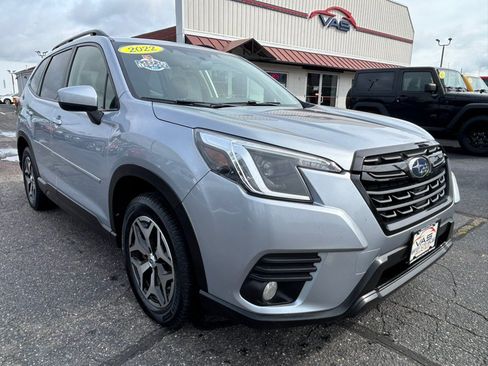 Used 2022 Subaru Forester Premium AWD/4WD image 3