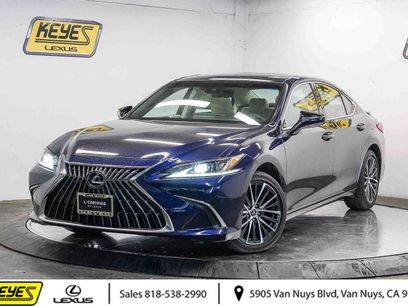 Used 2025 Lexus ES 300h w/ Premium Package