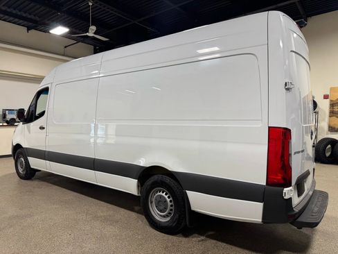 Used 2020 Mercedes-Benz Sprinter 2500 image 12