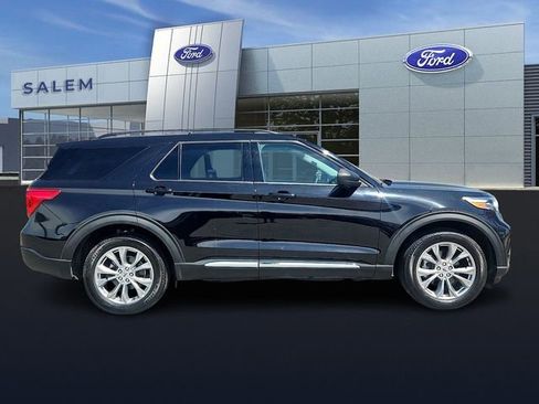 Certified 2022 Ford Explorer XLT w/ Equipment Group 202A AWD/4WD image 2