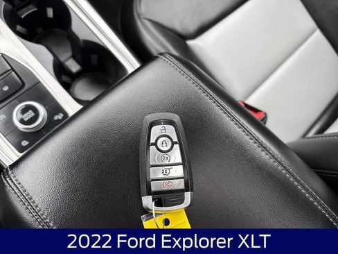Used 2022 Ford Explorer XLT w/ XLT Sport Appearance Package AWD/4WD image 29