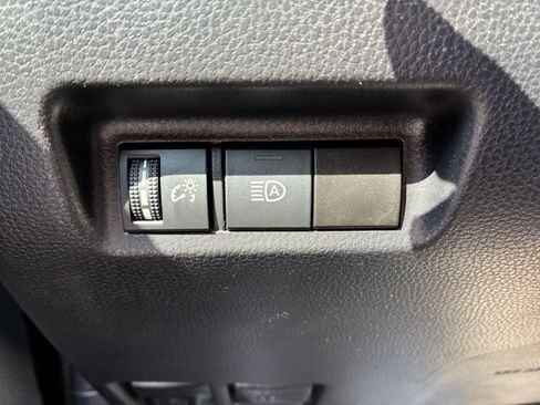 Used 2021 Toyota RAV4 XLE AWD/4WD image 28
