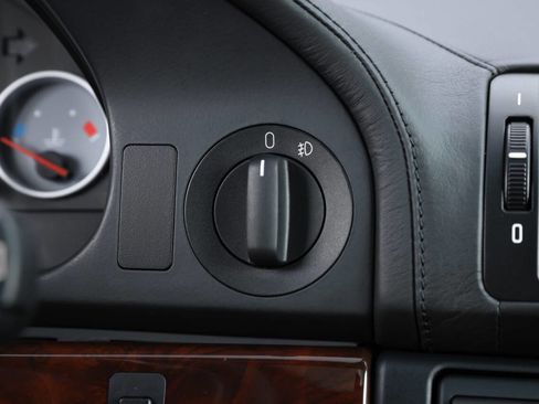 Used 2002 BMW M5 image 78