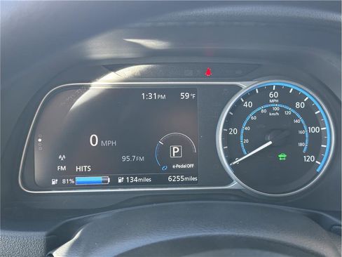 Used 2025 Nissan Leaf S image 17